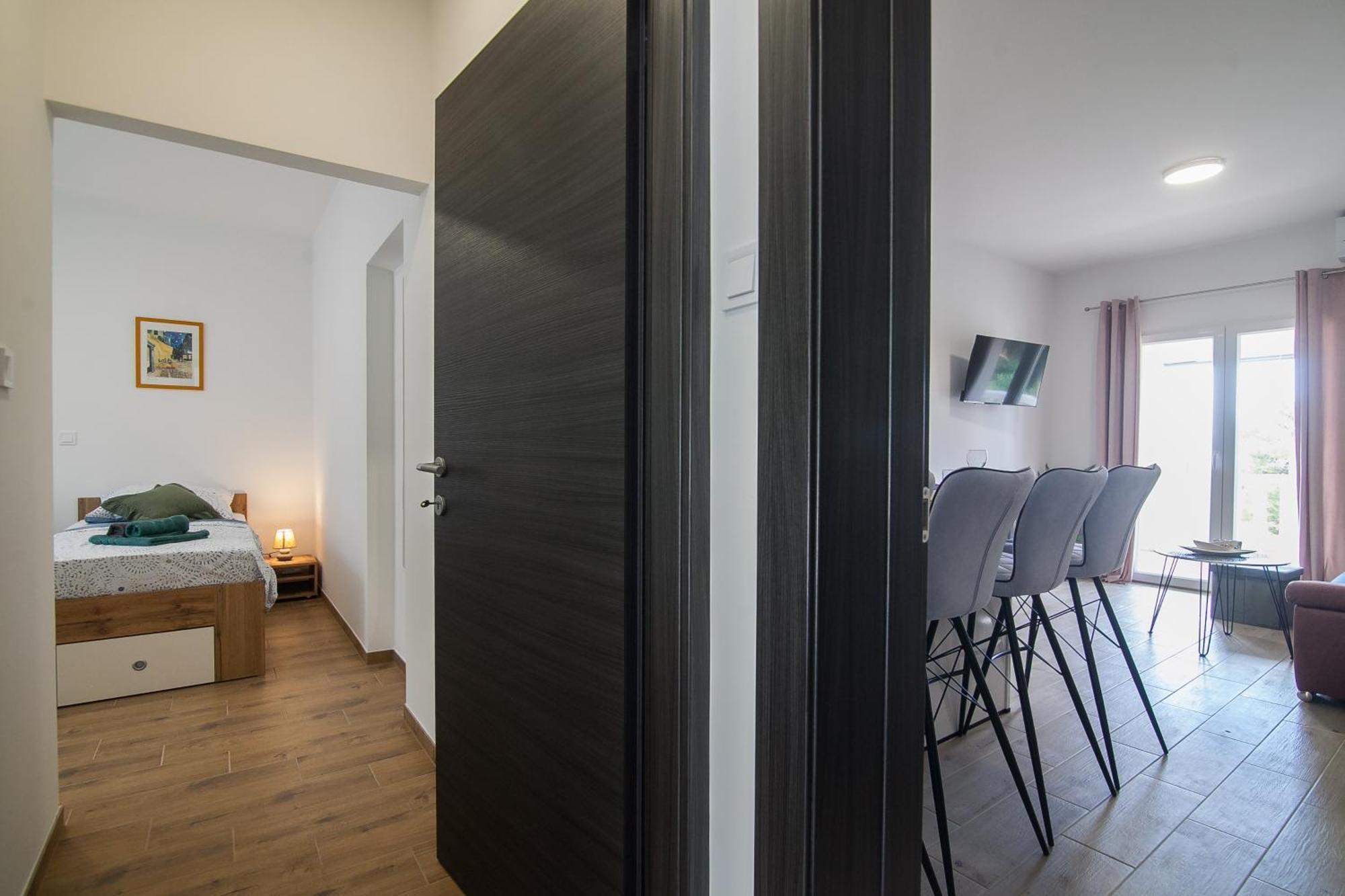 Family Apartments Brach Bol Buitenkant foto
